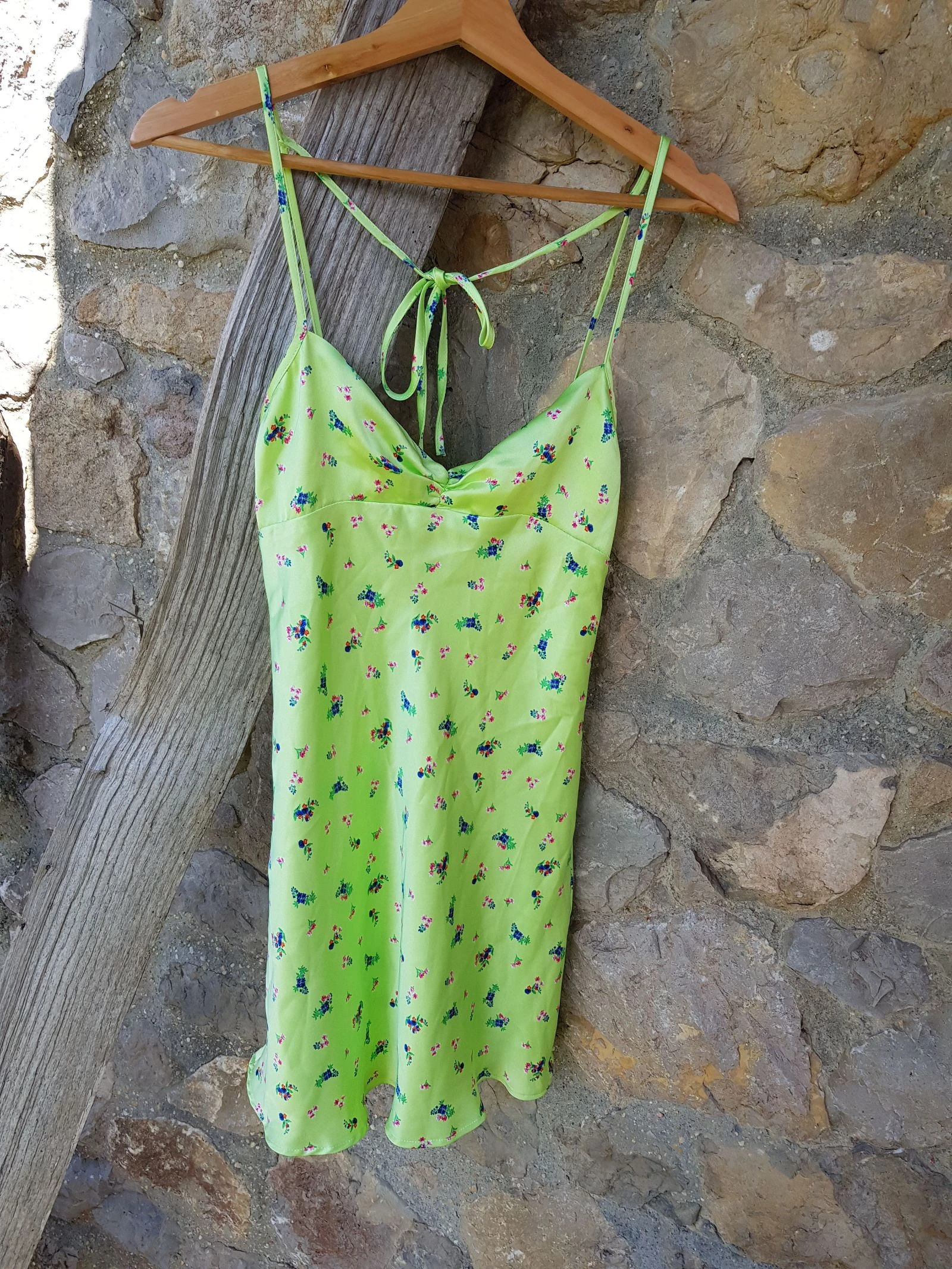 Vestido mini satinado floral Zara XS. Robe courte satinée fleurie